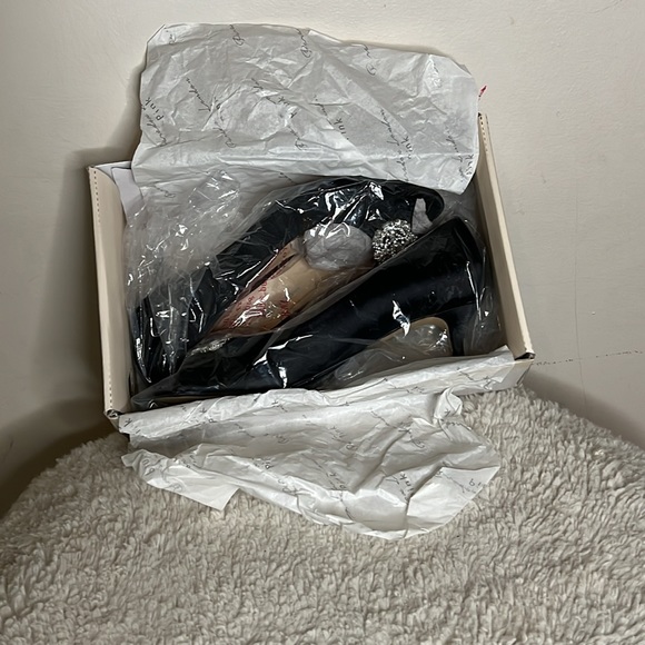 NIB Paradox London  Women's Prunella Pump, Size 8.5 M. Rhinestones Black satin. - Picture 6 of 6